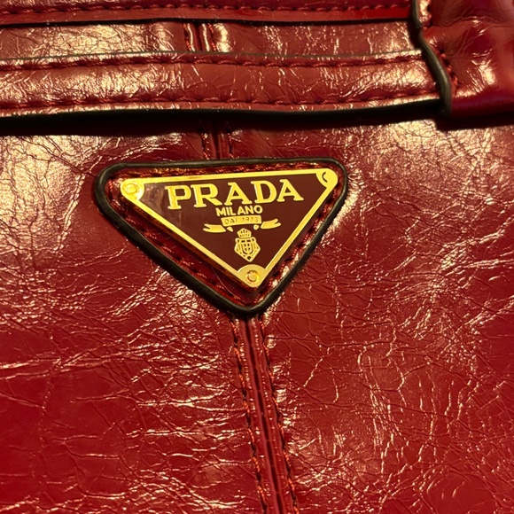 Prada BONNIE Burgundy Glossy Oil Wax Leather Medium - Picture 8 of 15